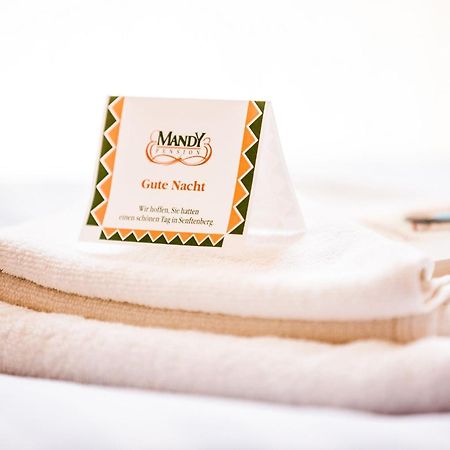 Hotel-Pension Mandy - Adults Only Зенфтенберг Экстерьер фото