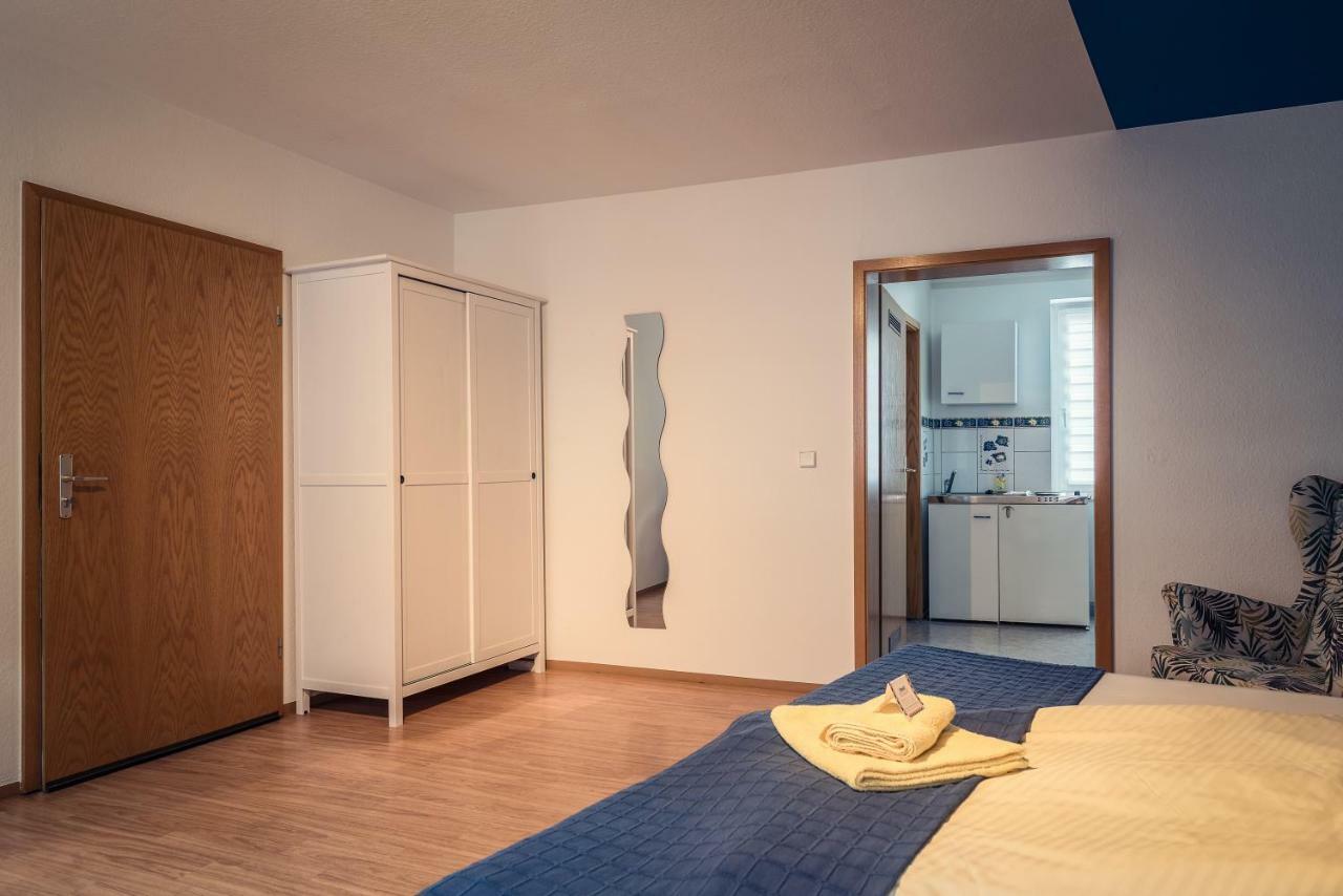 Hotel-Pension Mandy - Adults Only Зенфтенберг Экстерьер фото