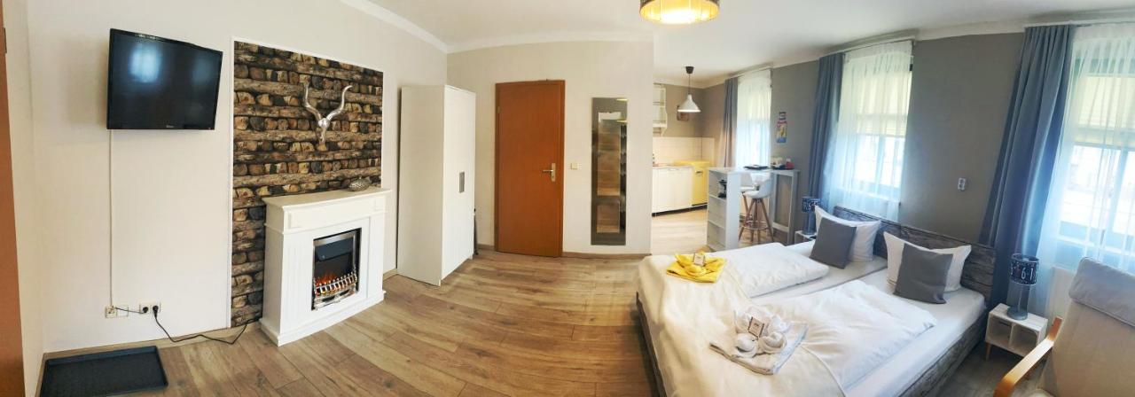Hotel-Pension Mandy - Adults Only Зенфтенберг Экстерьер фото